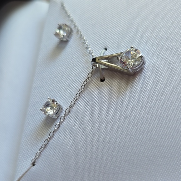 PRIMROSE BEAUTIFUL CUBIC ZIRCONIA STERLING SILVER NECKLACE AND MATCHING EARRINGS - Picture 7 of 8